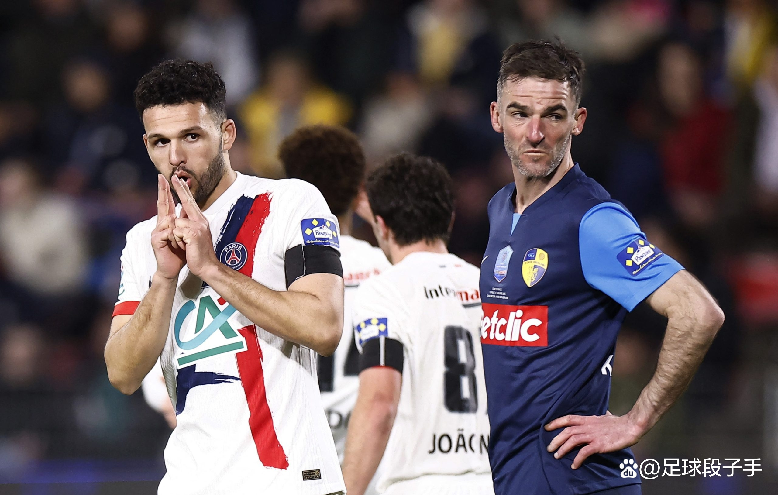 包含法国胜威尔士，小组第一在望的词条