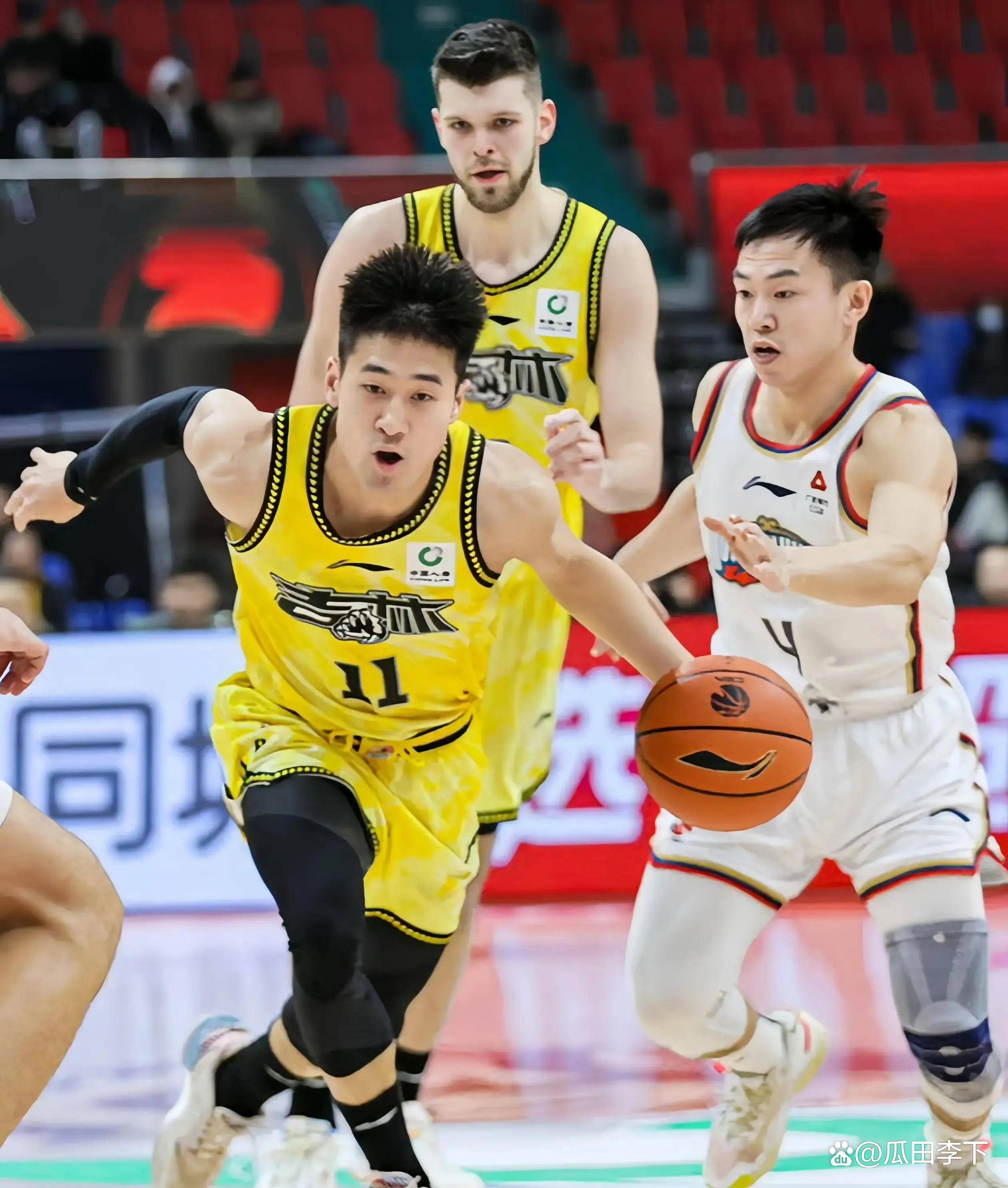 湖北男篮再次落败，球员全力调整备战下场的简单介绍