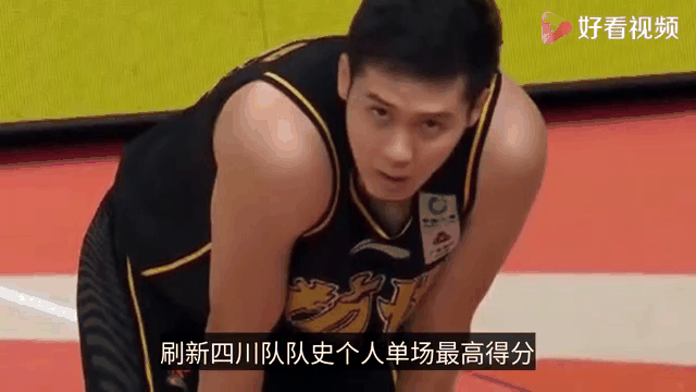 拜仁场边指挥情绪激动，武磊队员怒摔水瓶！的简单介绍