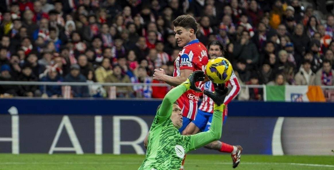 包含巴萨替补上场改变战局，海港防线瞬间崩溃！的词条