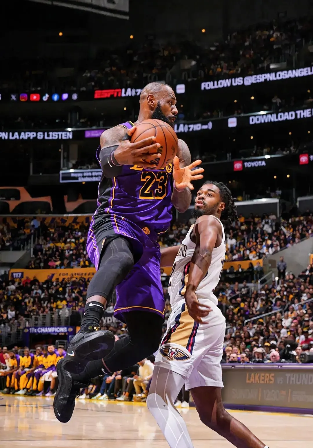 关于詹姆斯连续三场比赛得分超过赛况扑朔迷离，老鹰挑战极限！的信息