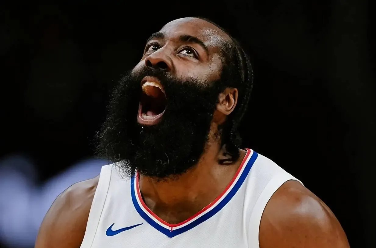 包含哈登迎来三赛季高光表现，巴塞罗那球迷沸腾！的词条