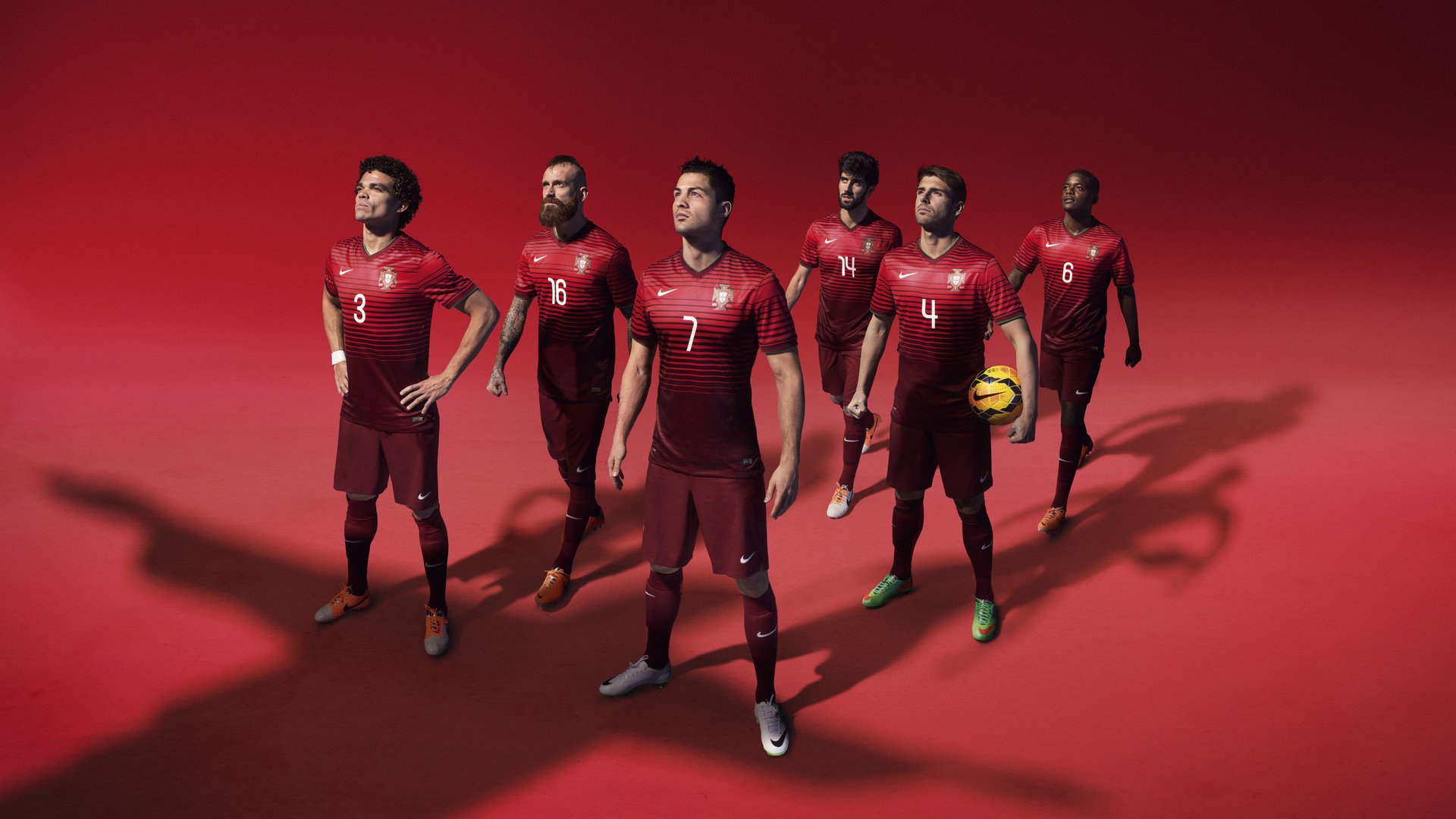 足球赛场焦点！阿根廷队对阵日本队，激战正酣，豪门对决再度上演